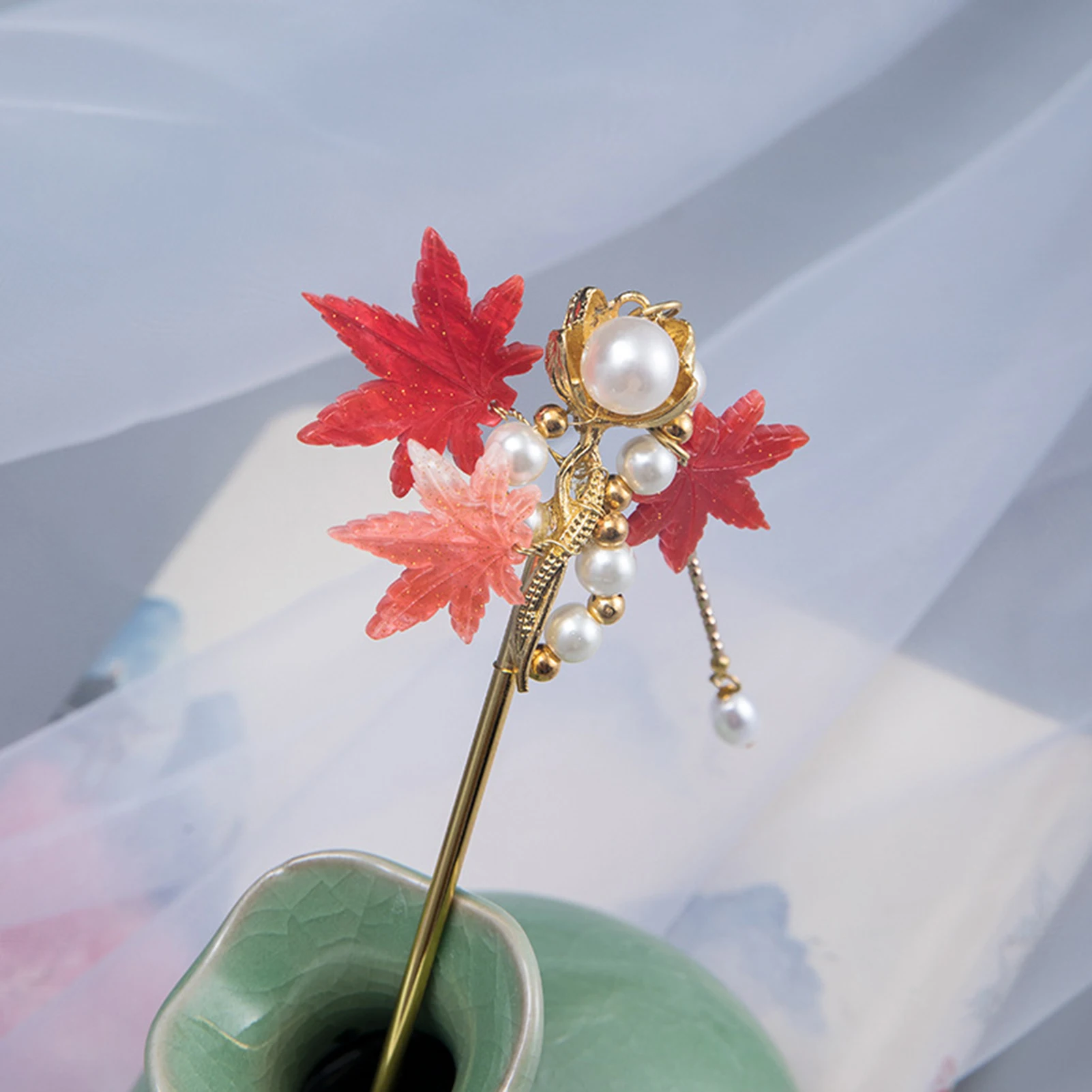 Заколки для волос в виде красного кленового листа золотого цвета металлические