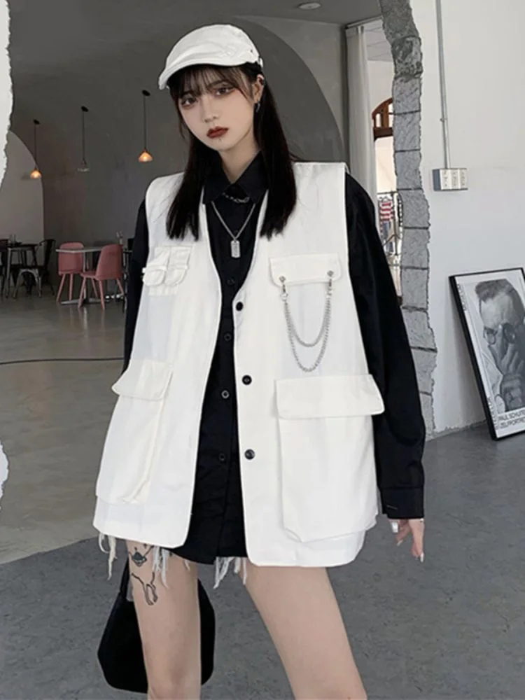 

Майка женская однобортная без рукавов, с цепочкой