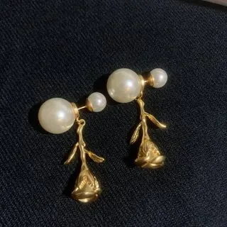 

Statement Fashion Bronze Vintage Rose Pearl Earrings