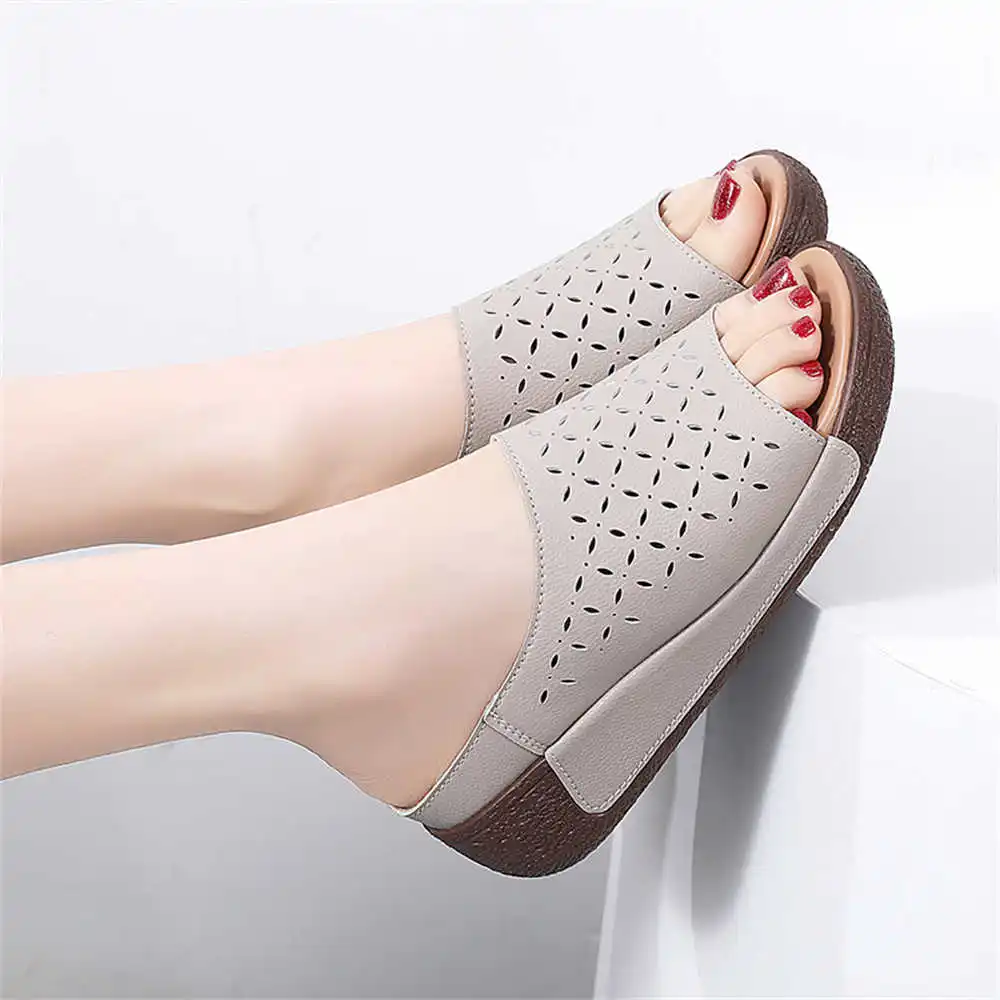 Natural Cowhide Slip-resistant Elegant Woman Sandals High Quality Basketball Shoes Designer Slippers Sneakers Sports