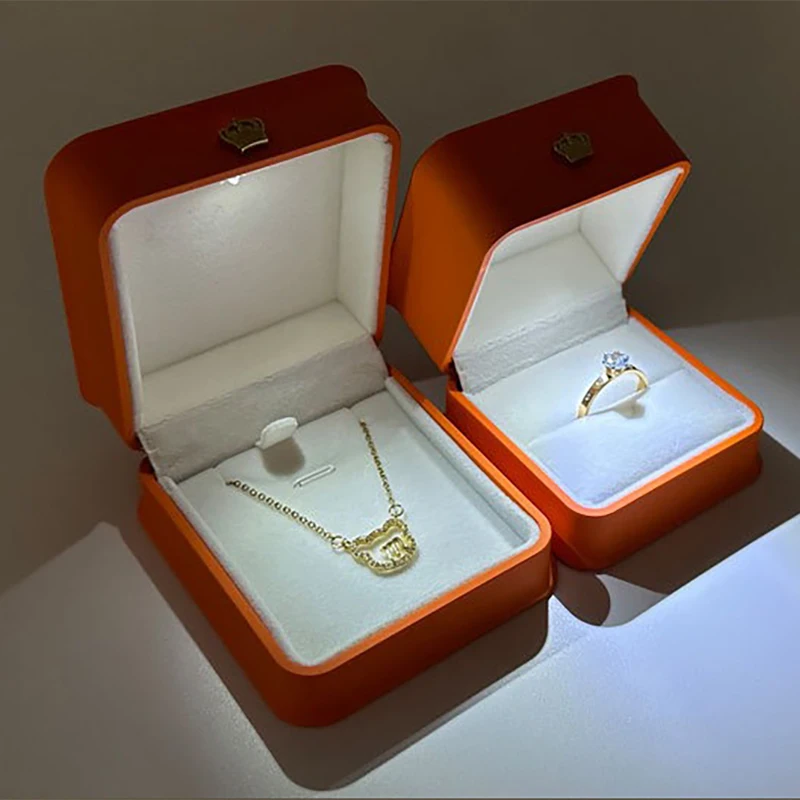 Шкатулка для ювелирных украшений со светодиодной подсветкой