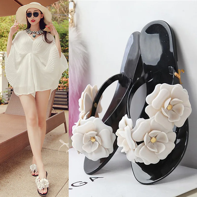 

The New Summer Camellia Women's Sandals Flat Jelly Pinch Feet Non-slip Xiaoxiang Flowers Light Breathable Beach Sandals