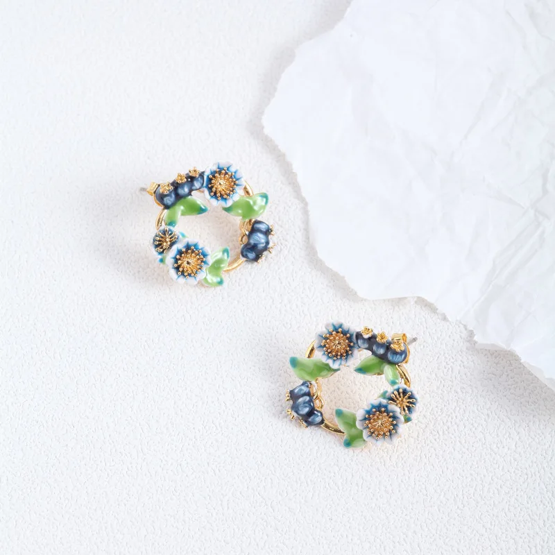 

Европейские и американские ювелирные изделия, ручная роспись, эмалированная глазурь, Черничный синий цветок, золотой пистил, фруктовый вен...