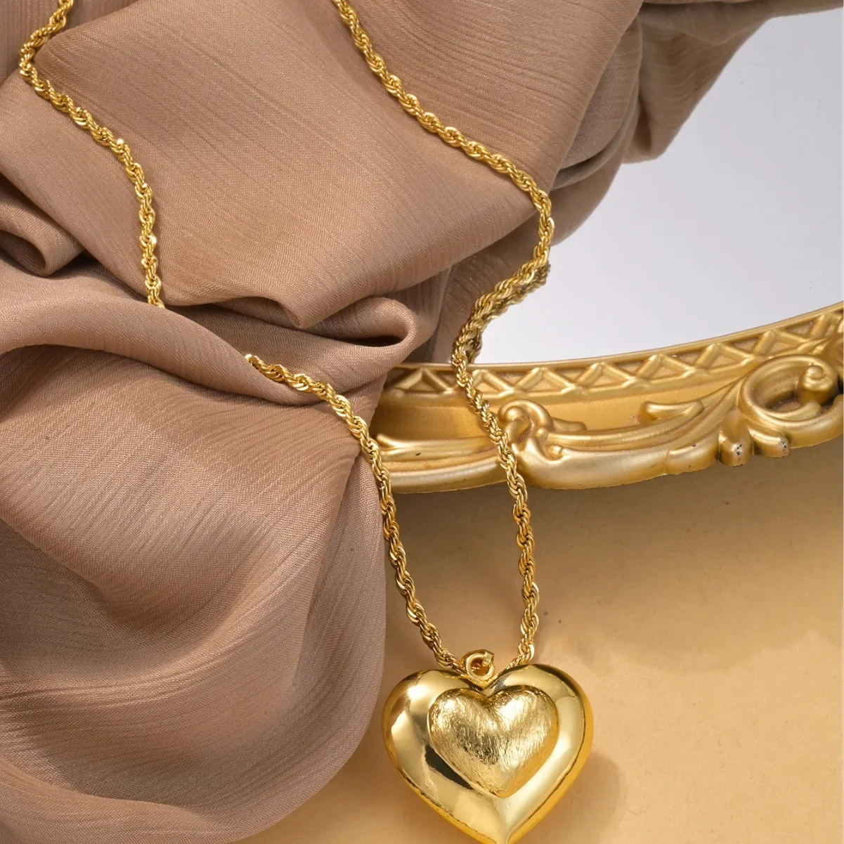 Винтажное позолоченное вязаное ожерелье с подвеской в форме сердца