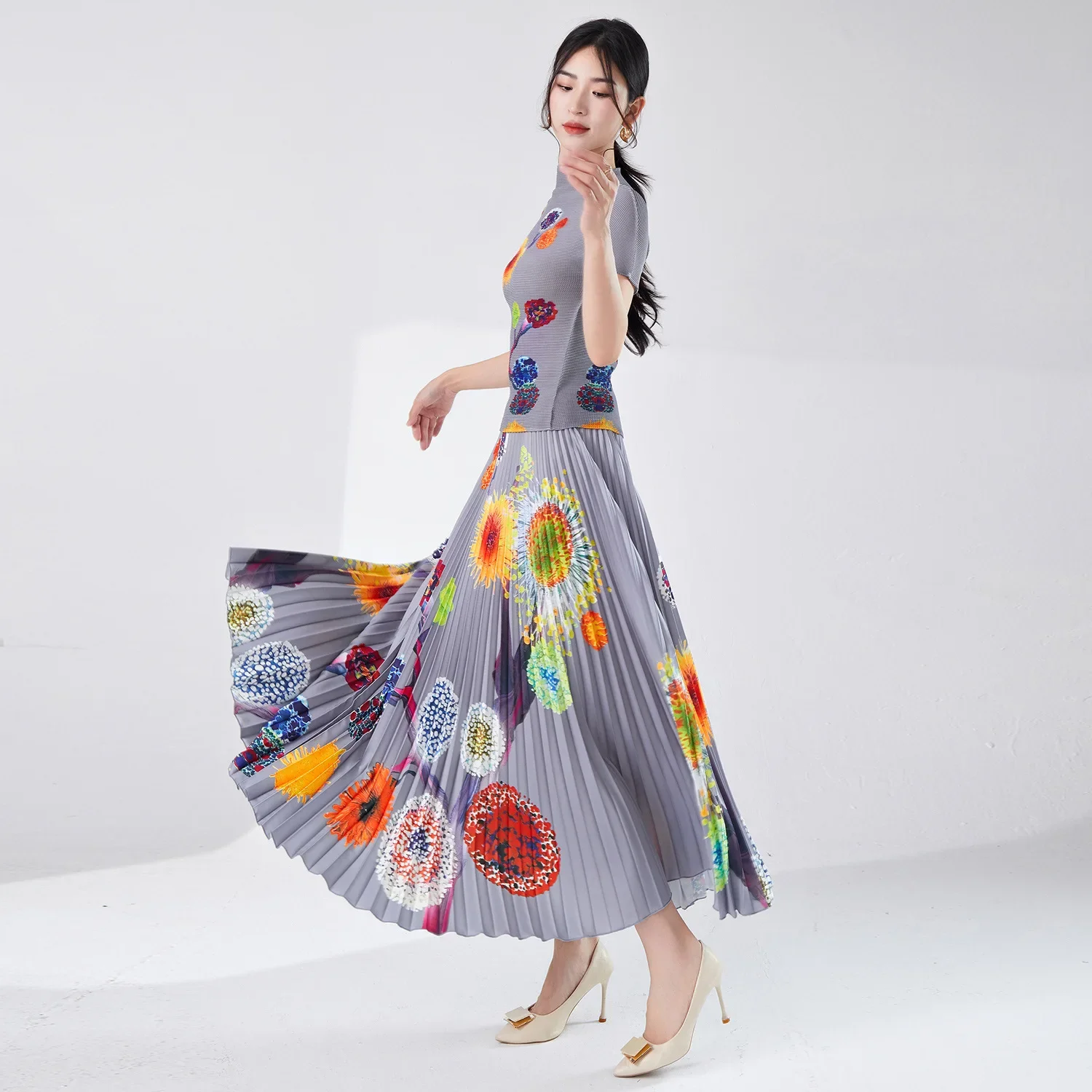 Женский костюм-двойка с принтом футболка оборками и юбка