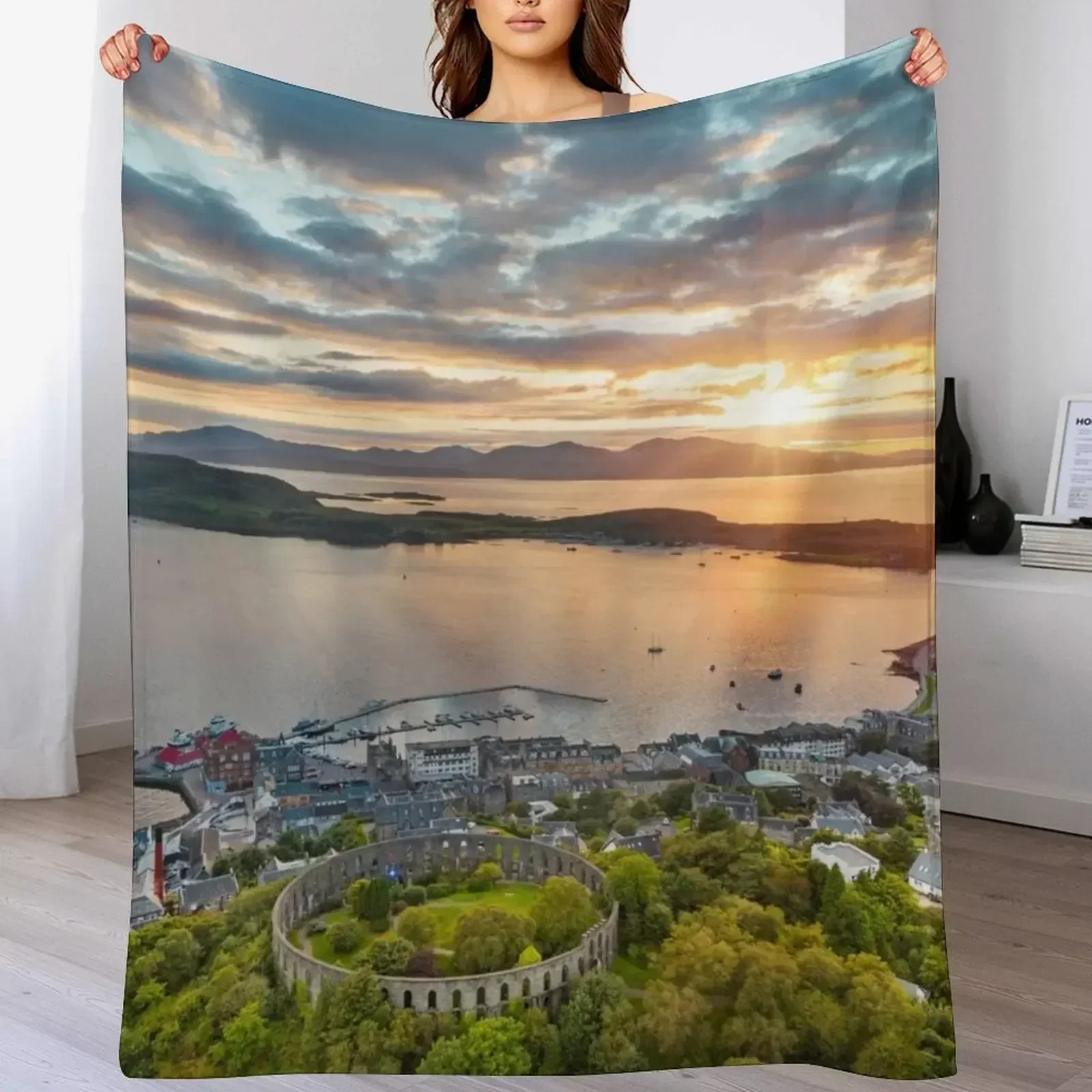 Закат более красивый Обан Шотландия - шотландский пейзаж фотографии пледы мягкие