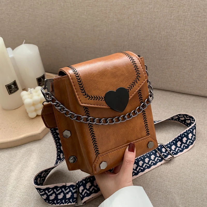 

Young Girl Heart Chains Messenger Bags PU Leather Shoulder Bags Fashion Single Crossbody Bags for Women Flap Satchels Purses