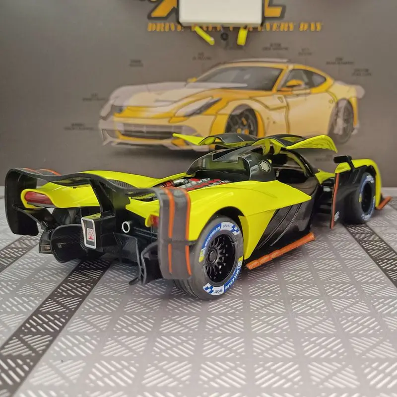 Фото Масштабная модель автомобиля Aston Martin Valkyrie 1:24 из сплава, коллекционная, с открывающимися дверями, звуком и светом, спортивный автомобиль, подарок №2