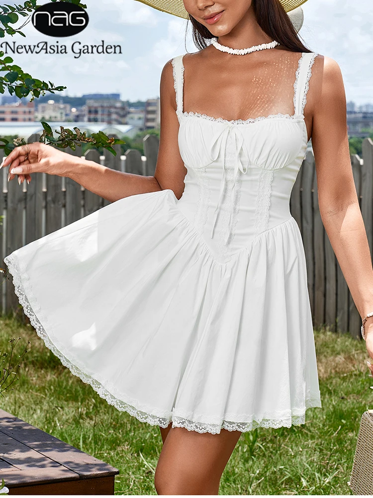 Женское кружевное платье на бретельках с открытой спиной и рюшами