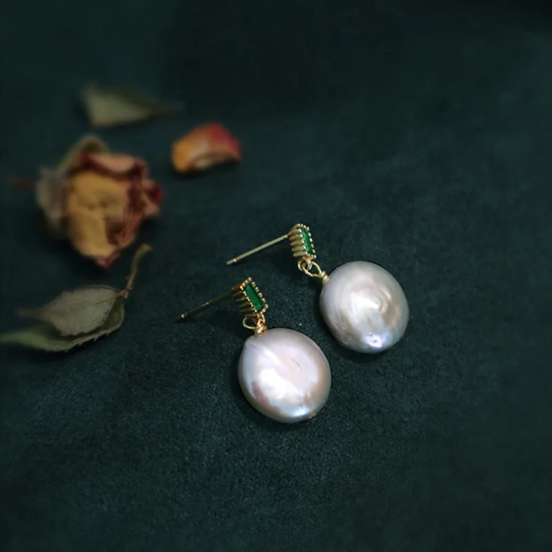 Французские почти круглые серьги-подвески из натурального пресноводного