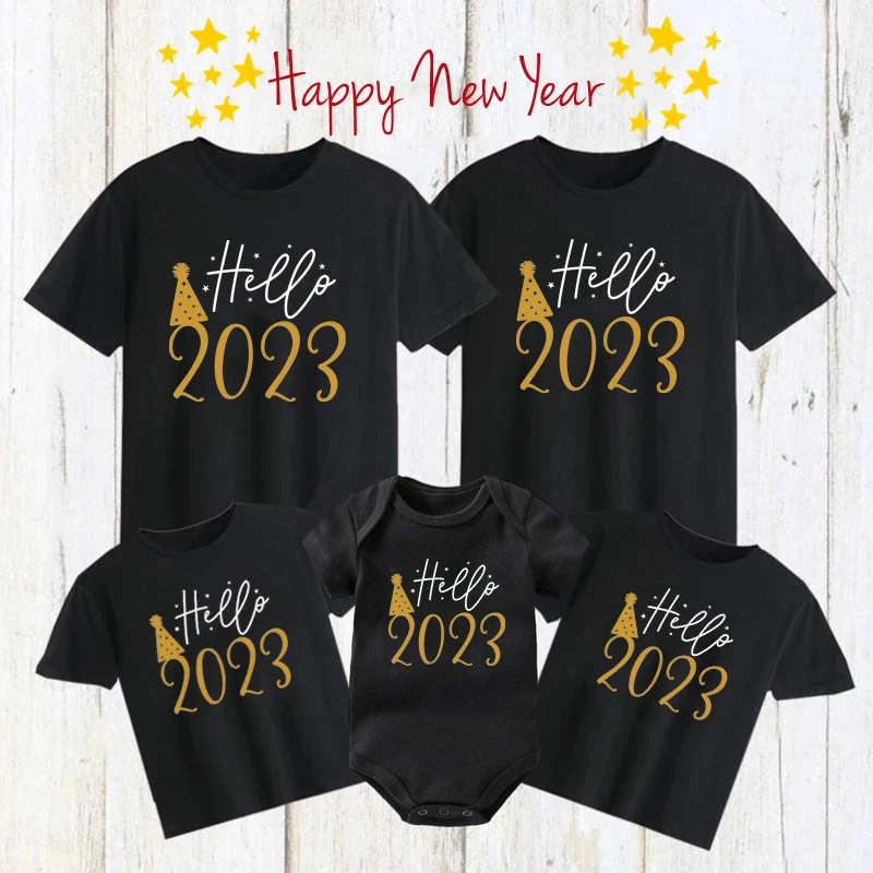 

Funny Hello 2023 Family Matching Outfits Cotton Mother Father and Daughter Son Tshirt Baby Romper Family Look New Year's Clothes