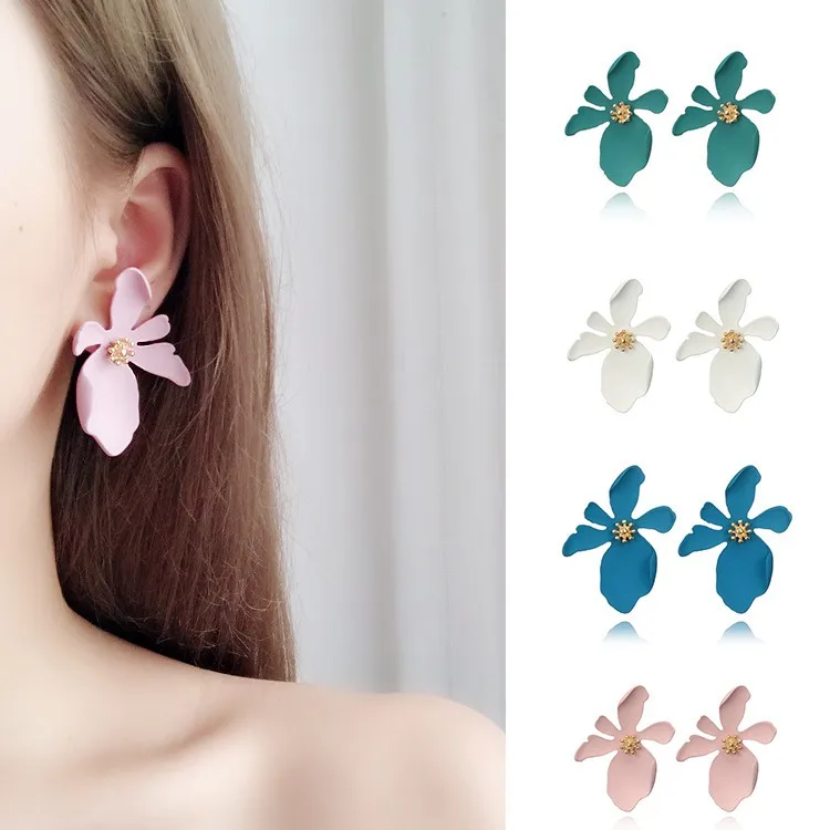 

Dincior Korean Style Big Flower Daisy Petal Stud Earring