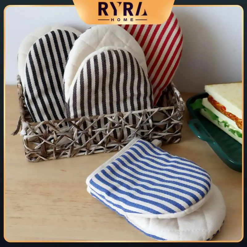 

Striped Pattern Comfortable Insulated Oven Gloves Double Protection Kitchen Cooking Modern Minimalist Thickened With Lanyard