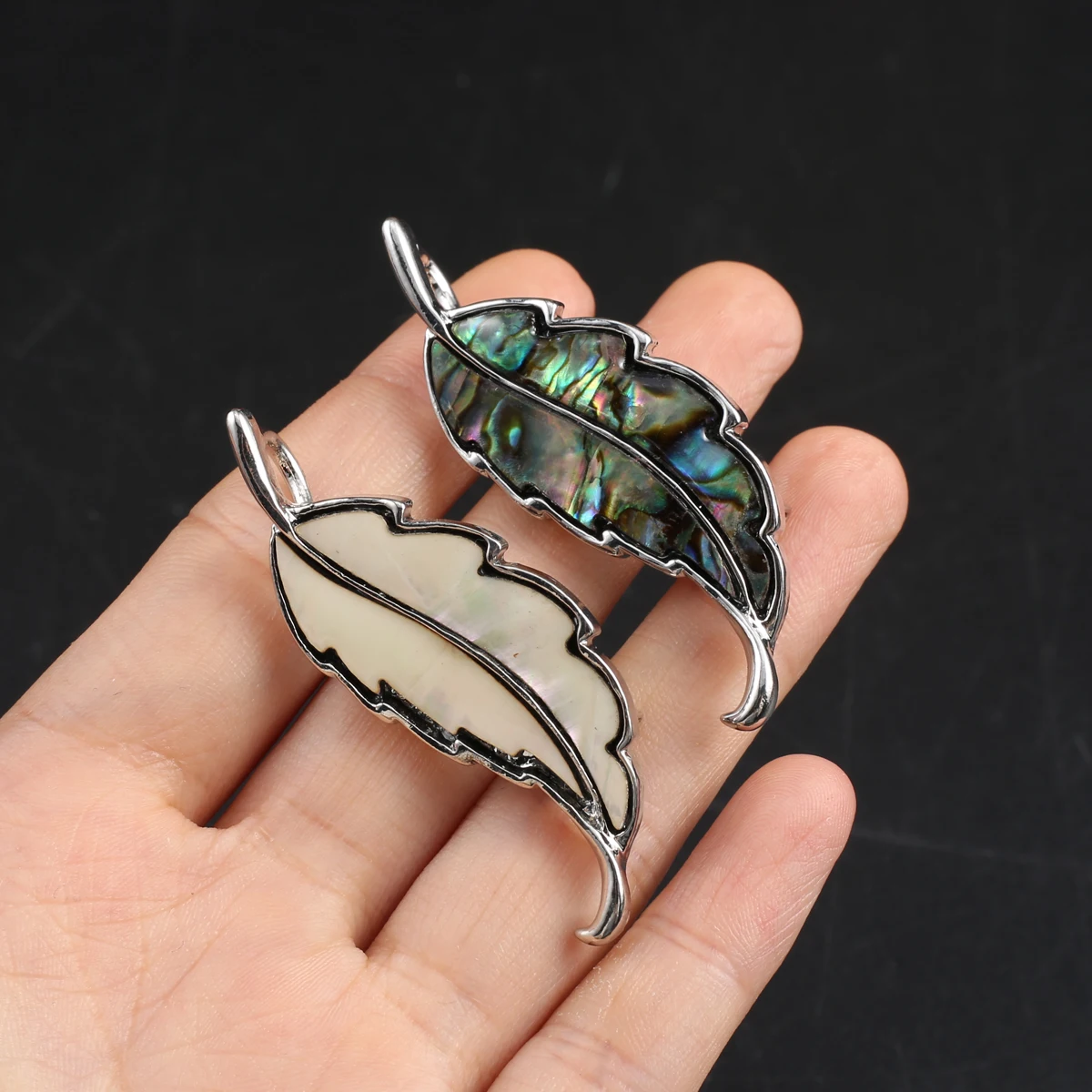 

1Pcs Random Brooch Natural The Mother Of Peal Leaf-Shaped Pendant Brooch For Jewelry Making DIY Necklace Clothes Accessory