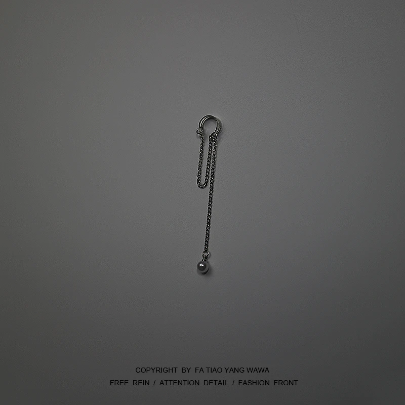 

Chain simple bead ear clip