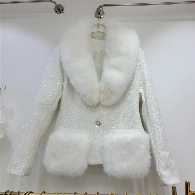 

Женская короткая куртка с воротником из искусственного кроличьего меха и блестками