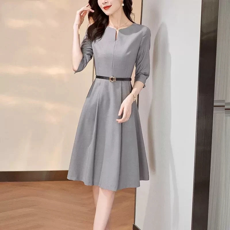 

Женское платье с поясом на молнии и рукавом 2022