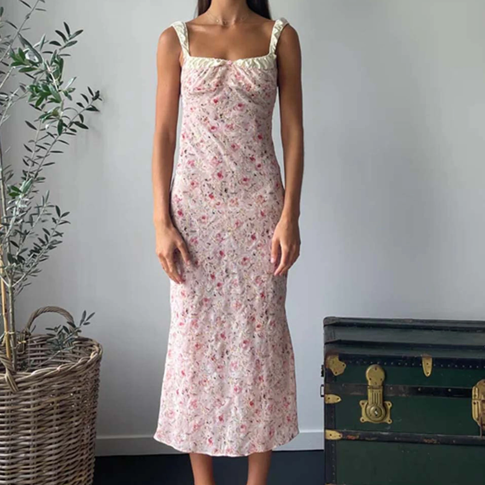 

Платье Y2K женское на бретелях-спагетти, модное с квадратным вырезом, на бретелях, с цветочным принтом, без рукавов, с открытой спиной, на шнур...