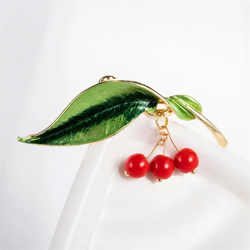 

High-end creative summer small fresh cherry brooch female fashion cute dripping fruit brooch