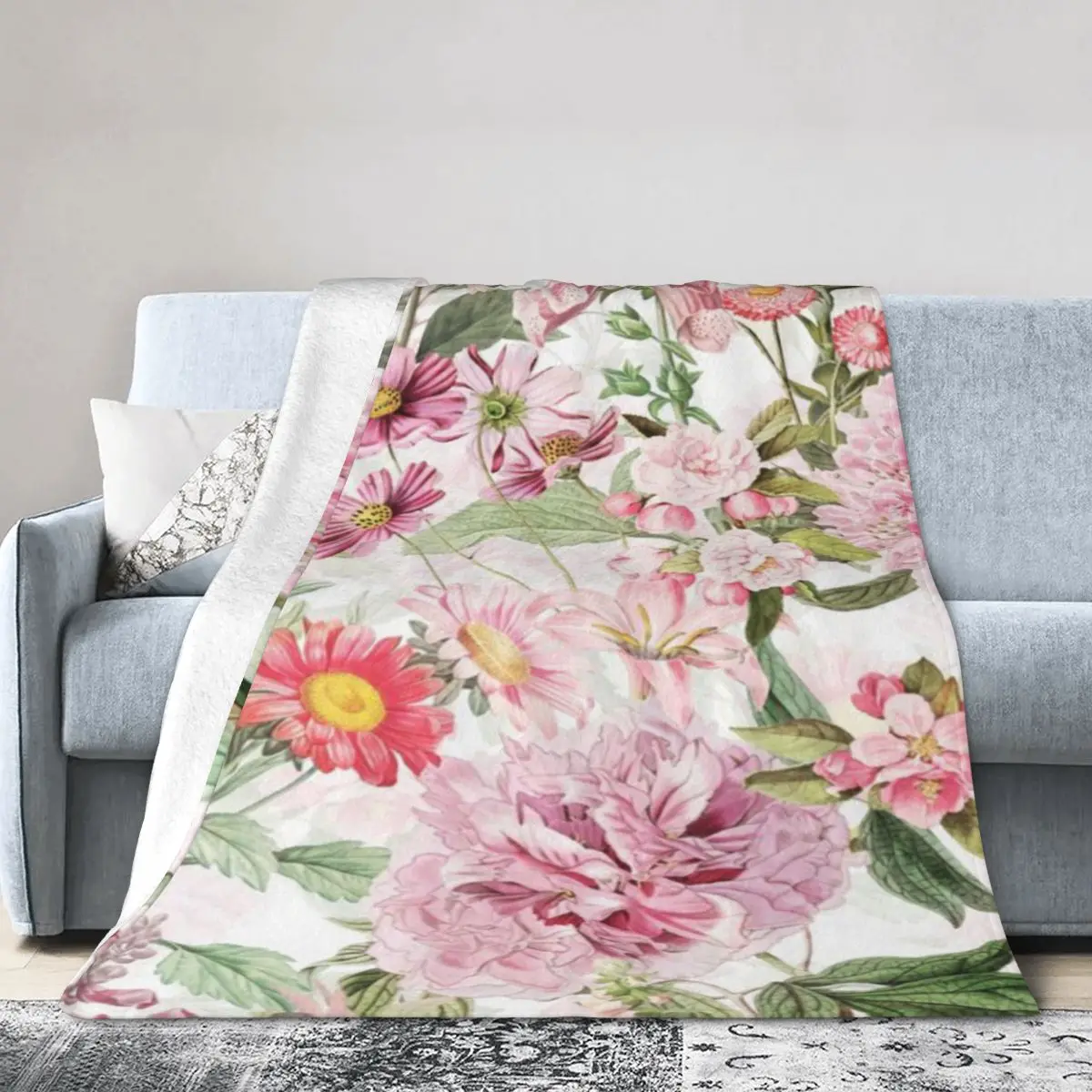 Винтажное ультрамягкое одеяло из микрофлиса с розовым весенним цветком и лугом в