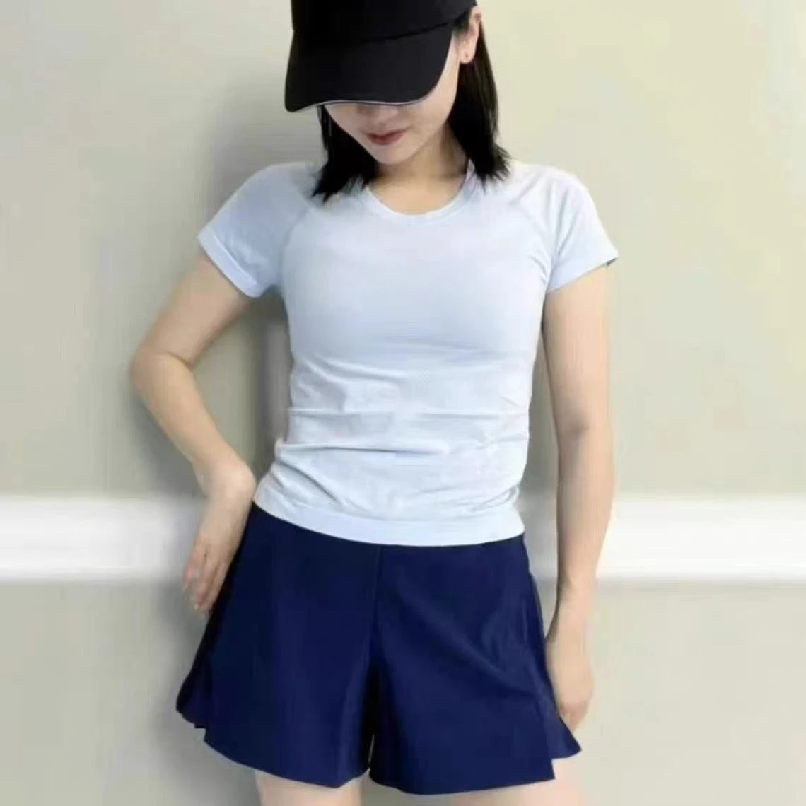 Фото Женская футболка Lemon Women Short Edition Swiftly Tech с коротким рукавом, дышащая, быстросохнущая, 2.0, для йоги и фитнеса №2