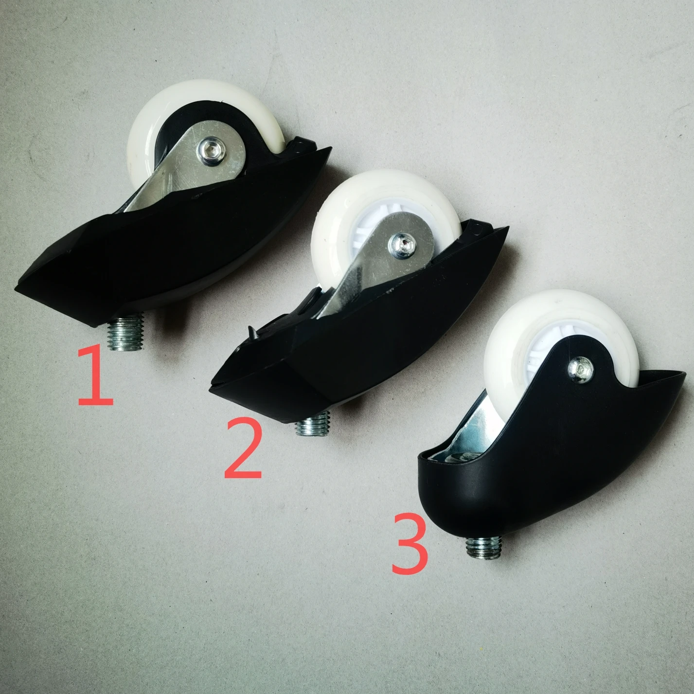 Колесо из полиуретана в сборе для трехколесного электрического карта детский