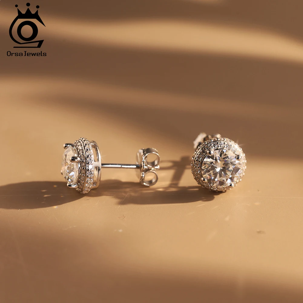 Фото Серьги-гвоздики ORSA JEWELS из стерлингового серебра 925 пробы с муассанитом D Color VVS, элегантные и вневременные украшения для женщин MOE11 №4