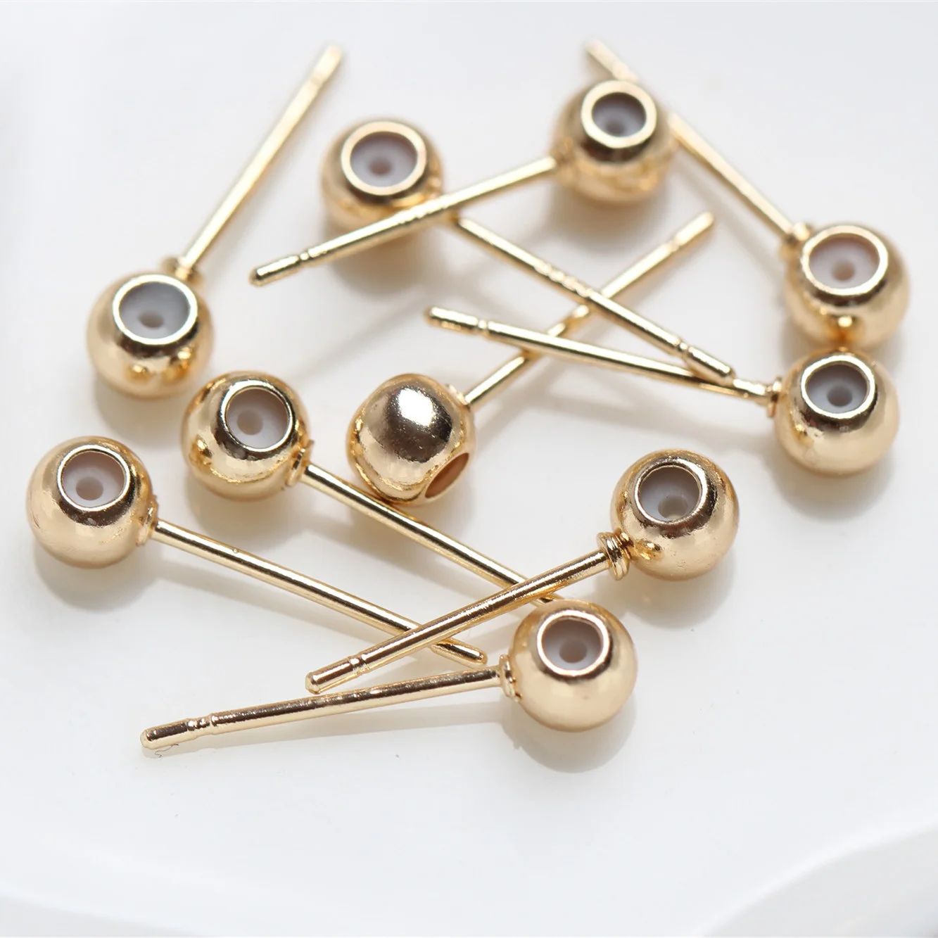 10 шт./партия, серьги-гвоздики с перфорированными фиксированными бусинами