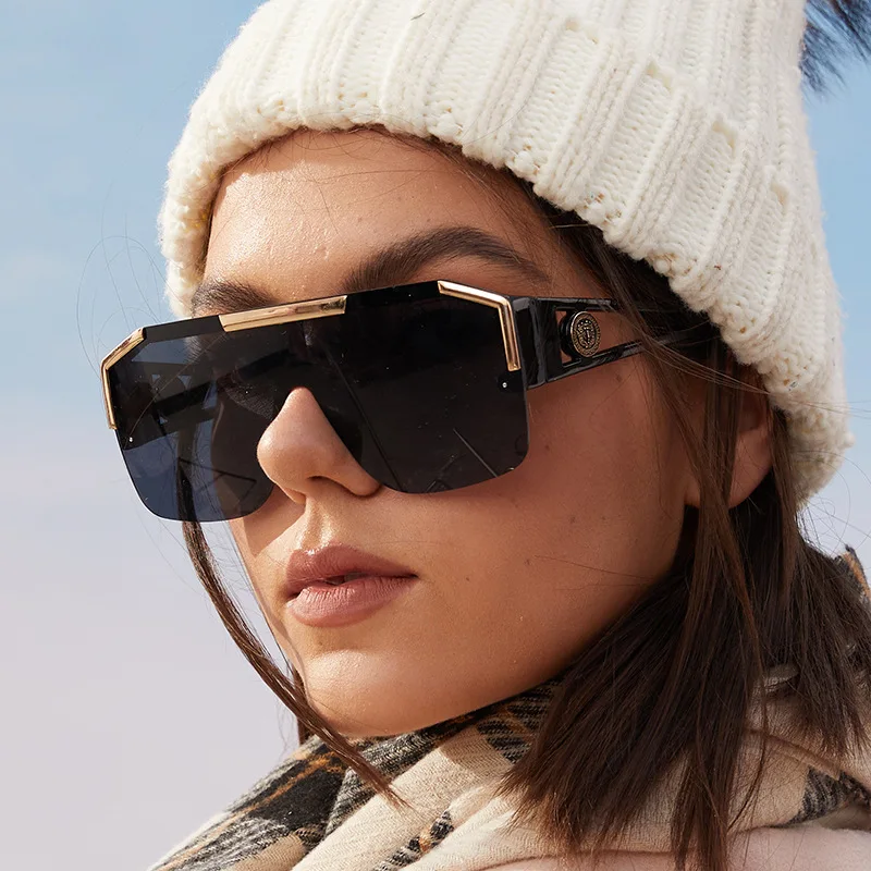 

2023 New One-piece Sunglasses Lion Decorative Sporty Trend Openwork Glasses Women