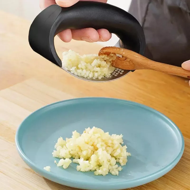 

NEW2022 1PCS Stainless Steel Garlic Press Manual Garlic Mincer Chopping Garlic Tools Curve Fruit Vegetable Tools Kitchen Gadgets