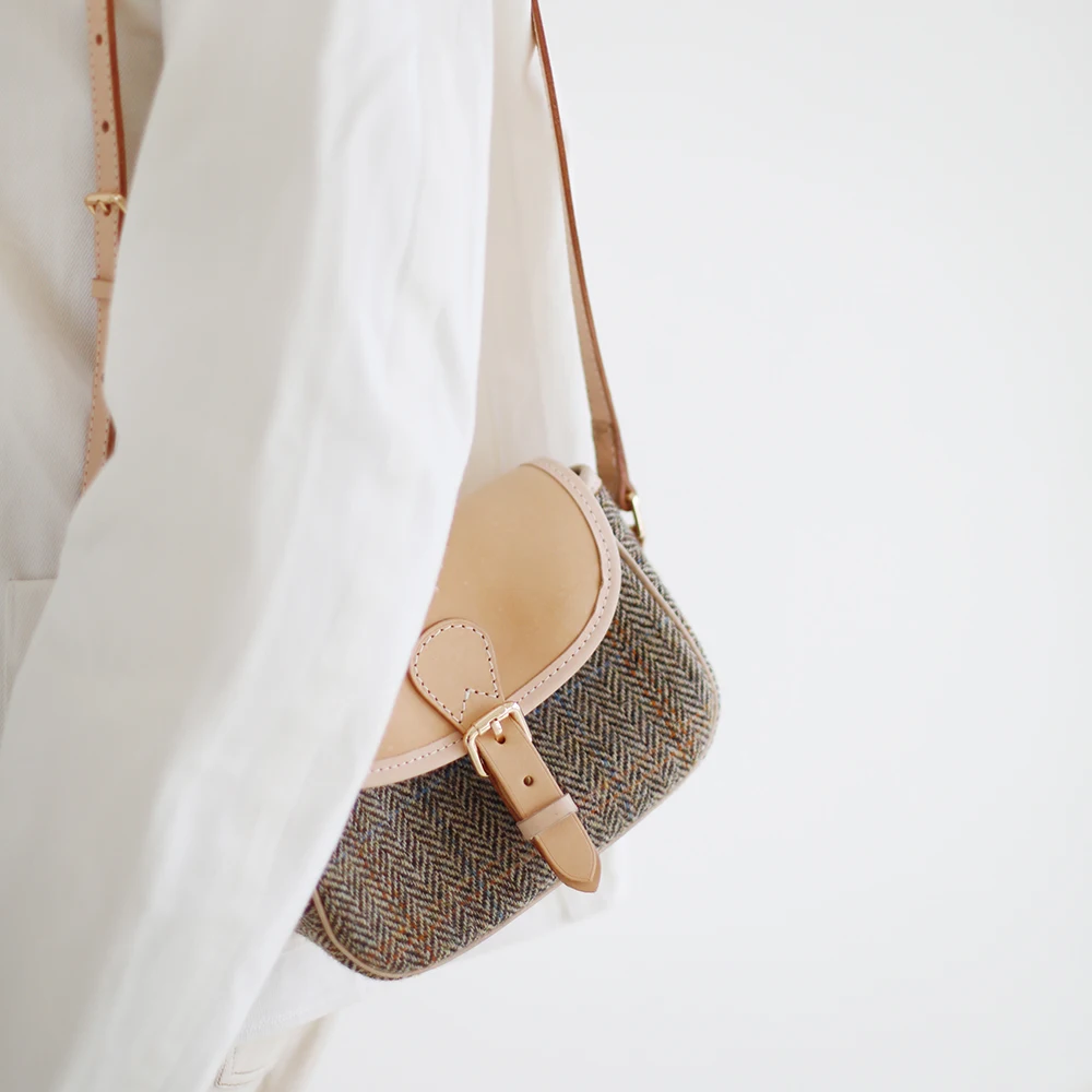 

Classic vintage striped vegetable tanned cowhide plaid canvas saddle bag