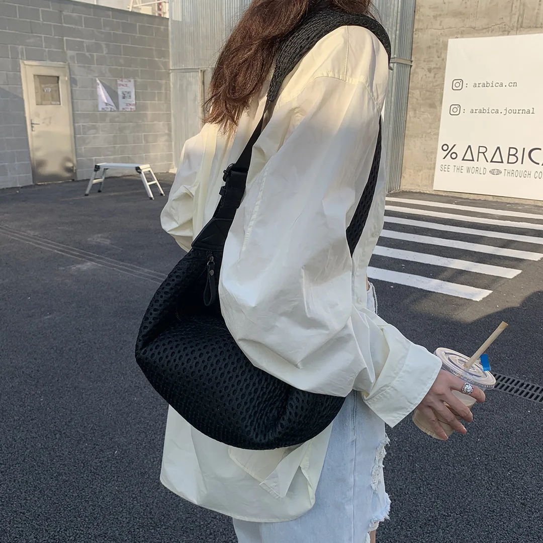 Messenger Fashion Simple Large Capacity Crescent Bag Casual Lightweight Shoulder Bag 2023 Summer New