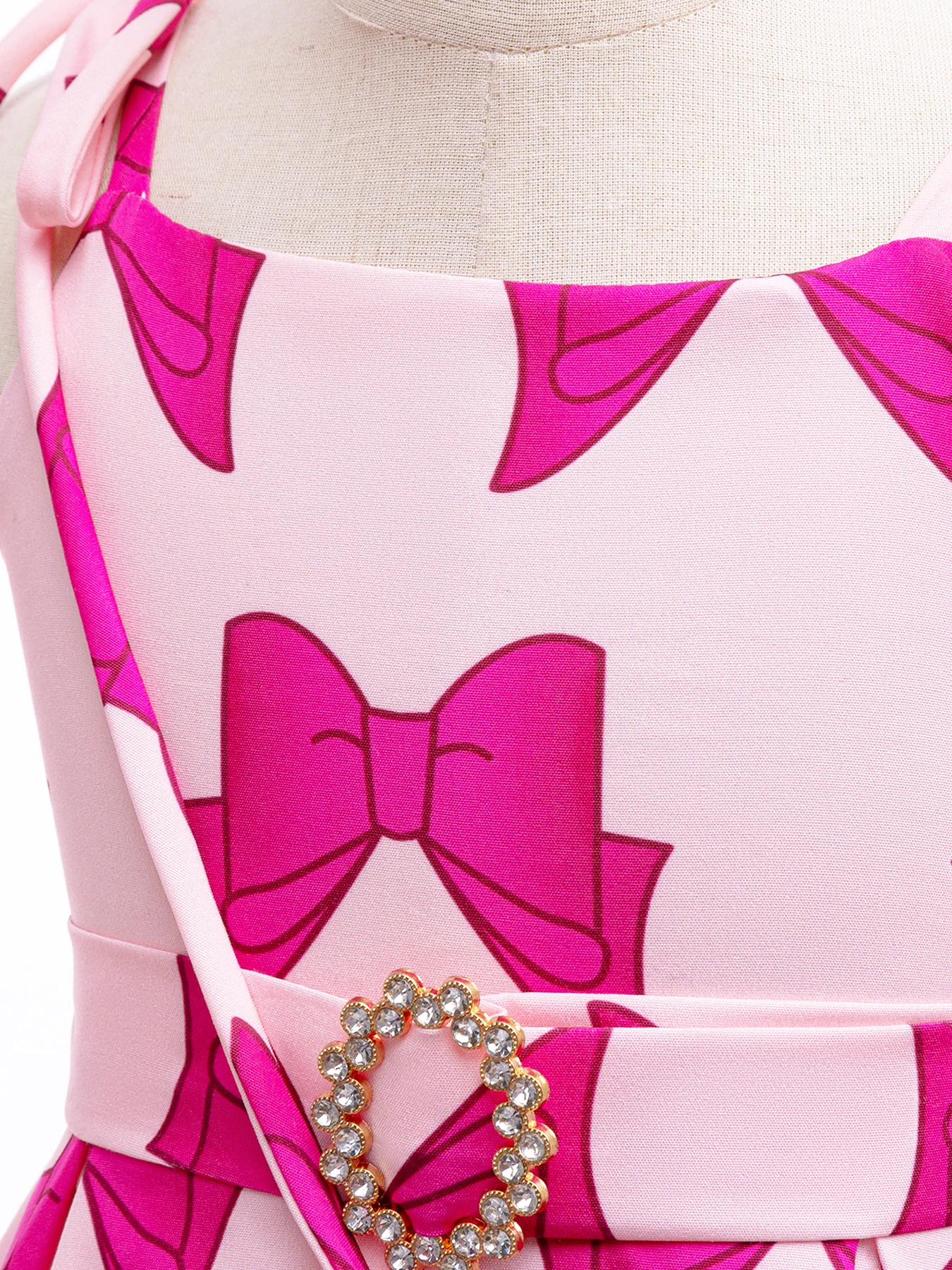 Платье длиной до колена с украшением розой для девочек включает в себя