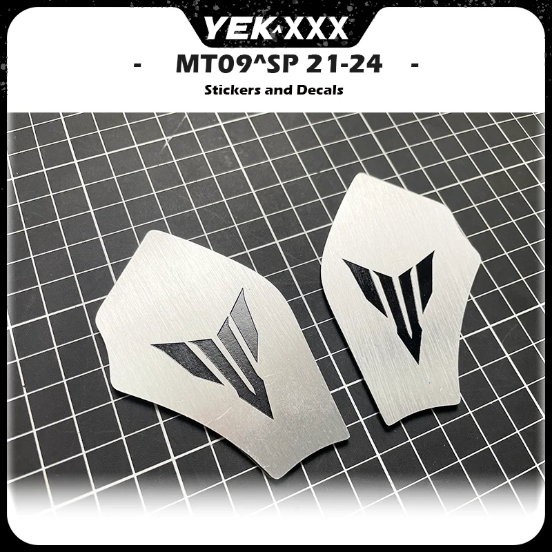 

Для YAMAHA MT09/MT09SP 2021-2024 — крышка боковой рамы с наполнительной панелью и декоративными металлическими наклейками с логотипом MT