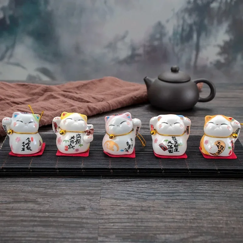 

Набор из 5 керамических статуэток котиков Дарума