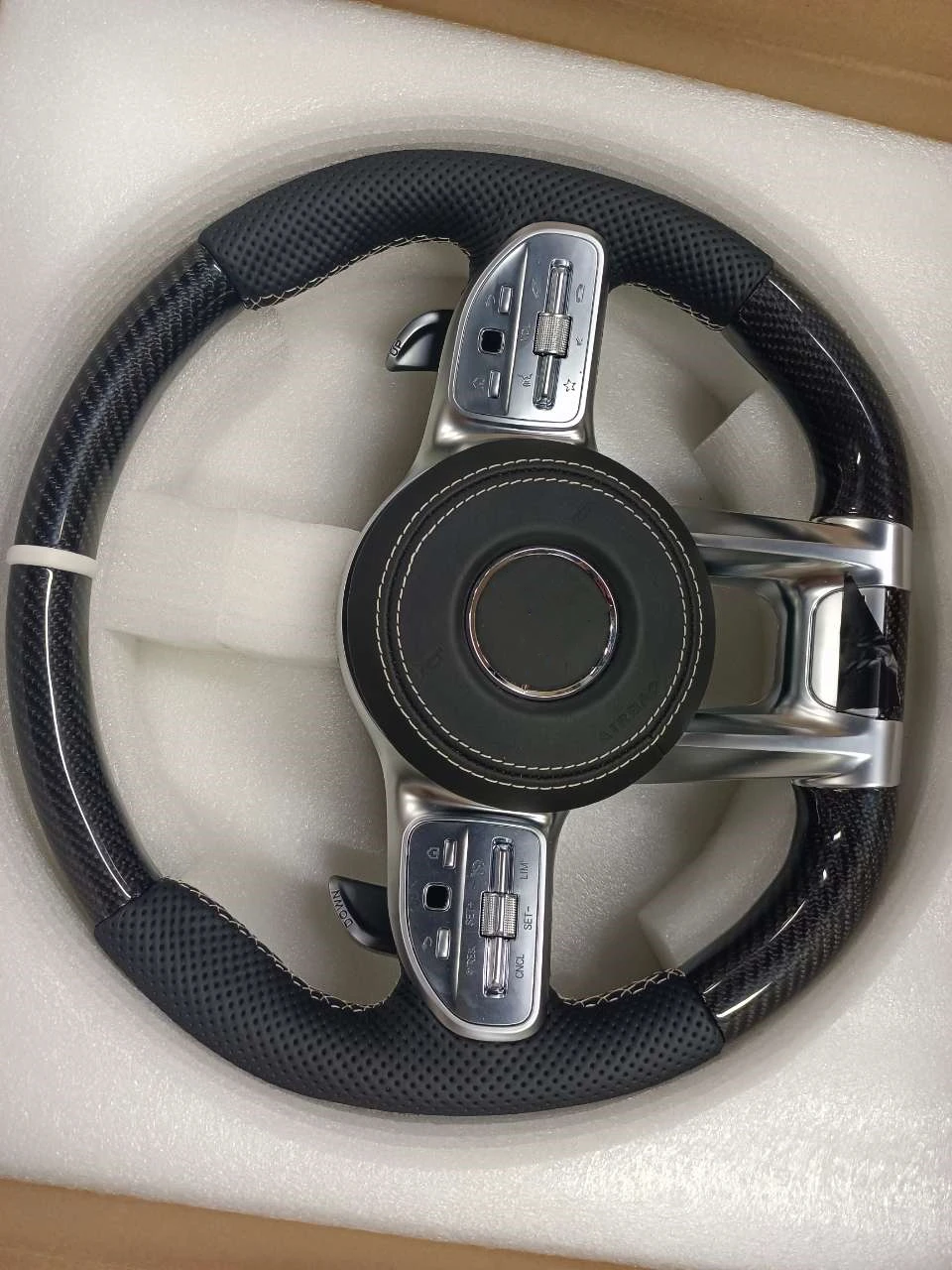 

Carbon Fiber Car Steeling Wheel Cover Mark Genuine Leather For Mercedes Benz AMG Control Button Version Interior Accessorie