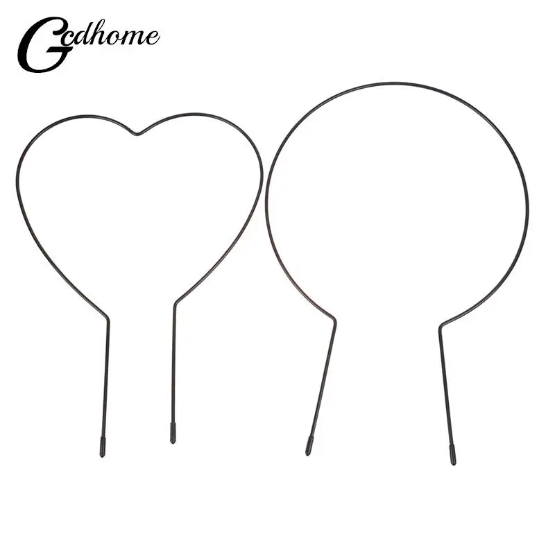 Металлическая железная стойка в форме сердца для поддержки садовых растений