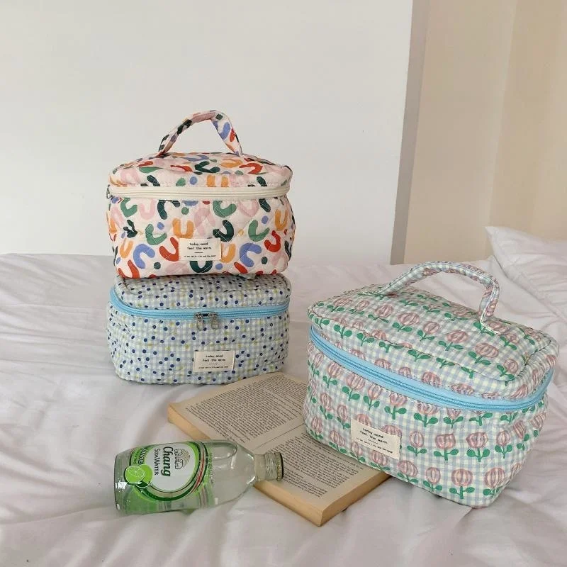 

Cute Floral Cosmetic Bag Quilted Large Makeup Box Women Zipper Beauty Case Portable Travel Toiletry Bags Big Makeup Organizer