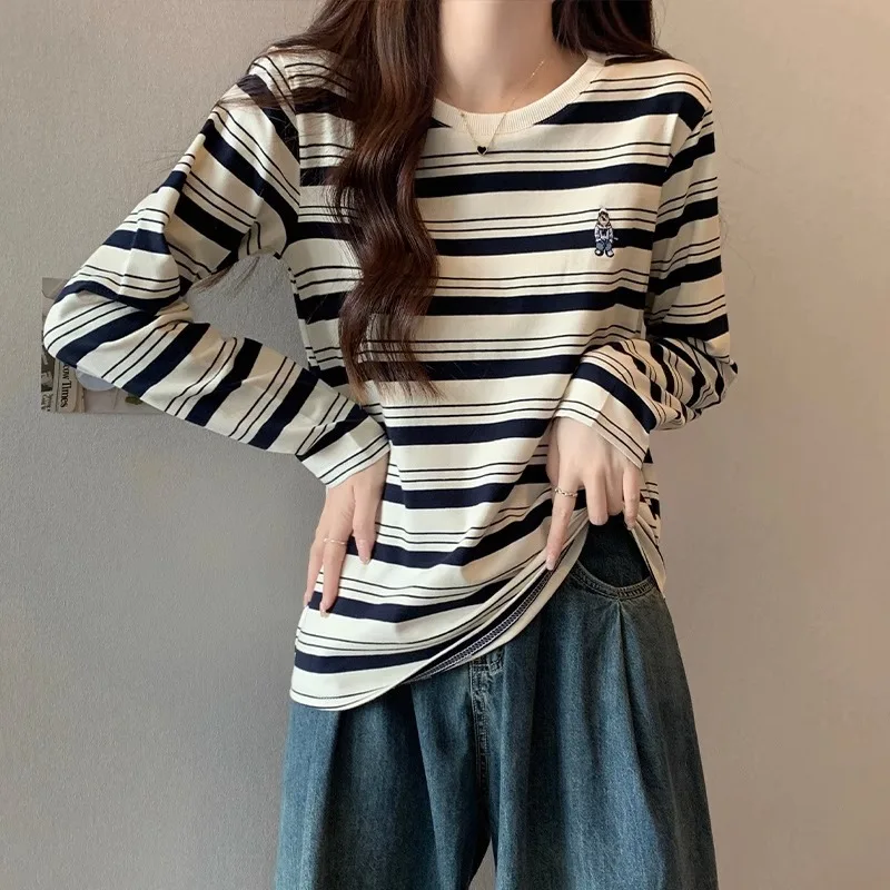 

Autumn 2023 embroidered t-shirt