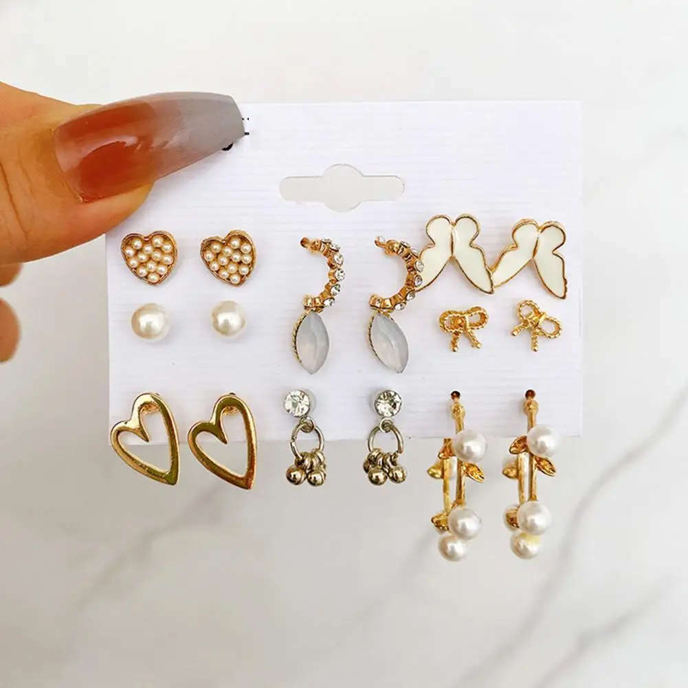 

1 Set Stud Earrings Heart Rhinestone Acrylic Fashion Appearance Sparkling Earrings for Daily Wear
