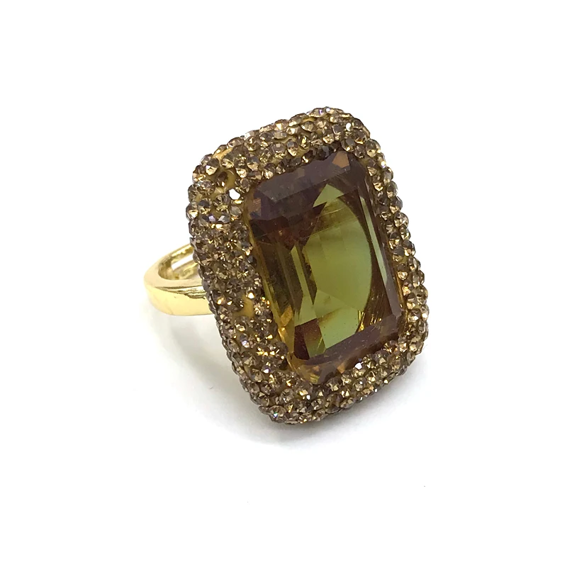 Женское кольцо с изменяемым размером