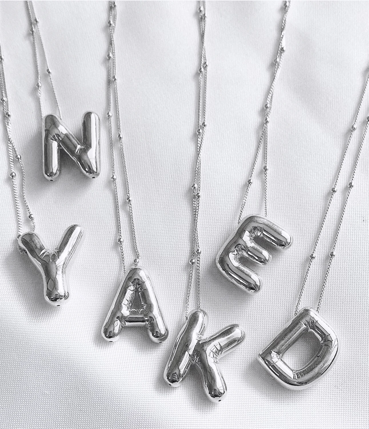 Ожерелье с инициалом пузырьков из нержавеющей стали серебряного цвета