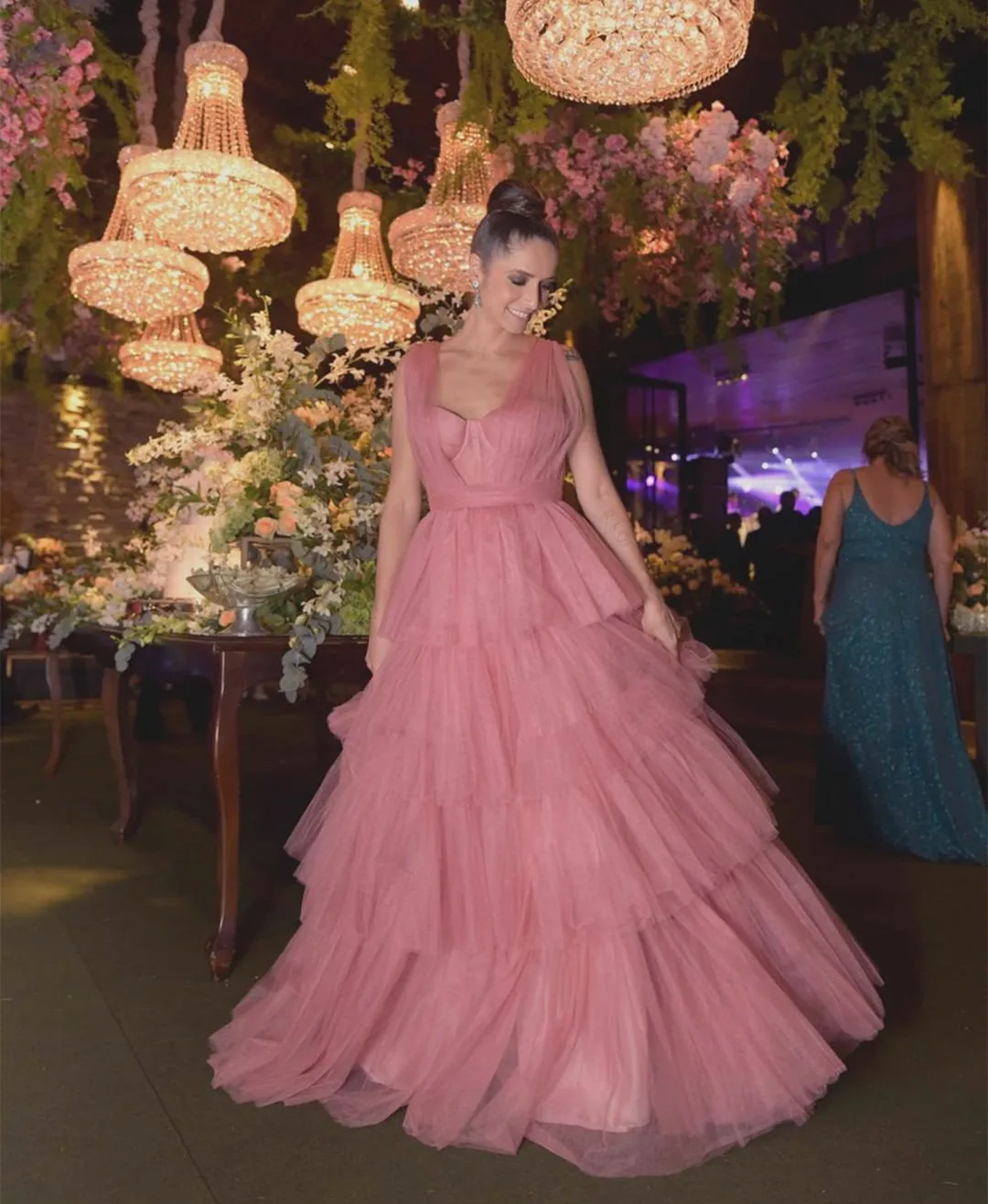 

Sexy Long Sweetheart Pleated Tulle Evening Dresses A-Line Pink Tiered Sweep Train فساتين السهرة Prom Gowns for Women