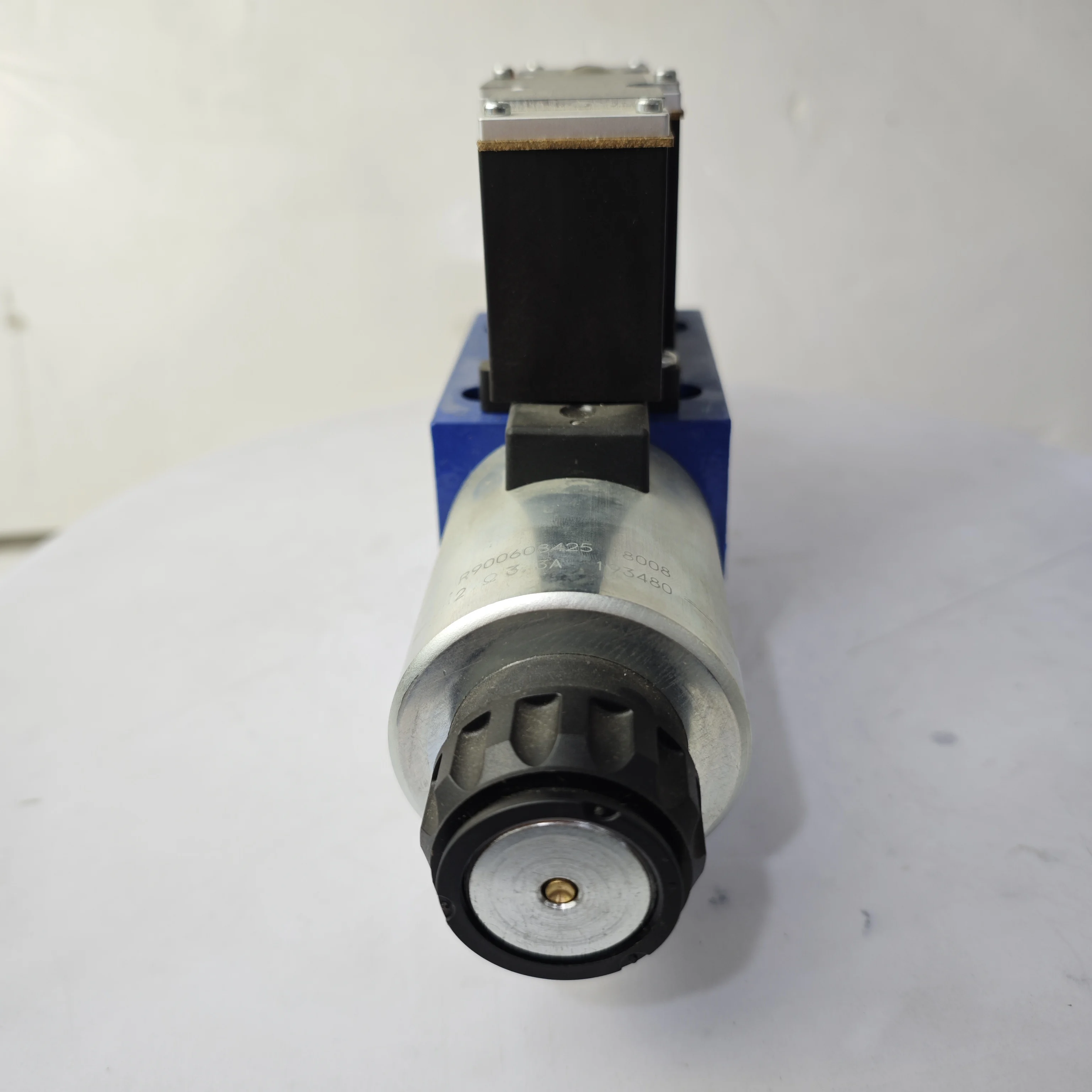 Пропорциональный направленный регулирующий клапан 4WRAE rex R 900920055 4WRAE10W60-2X/G24N9K31/F1V