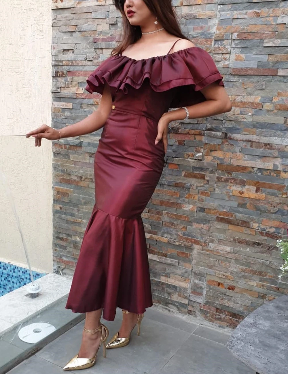 Классические платья миди на тонких бретельках по индивидуальному заказу для