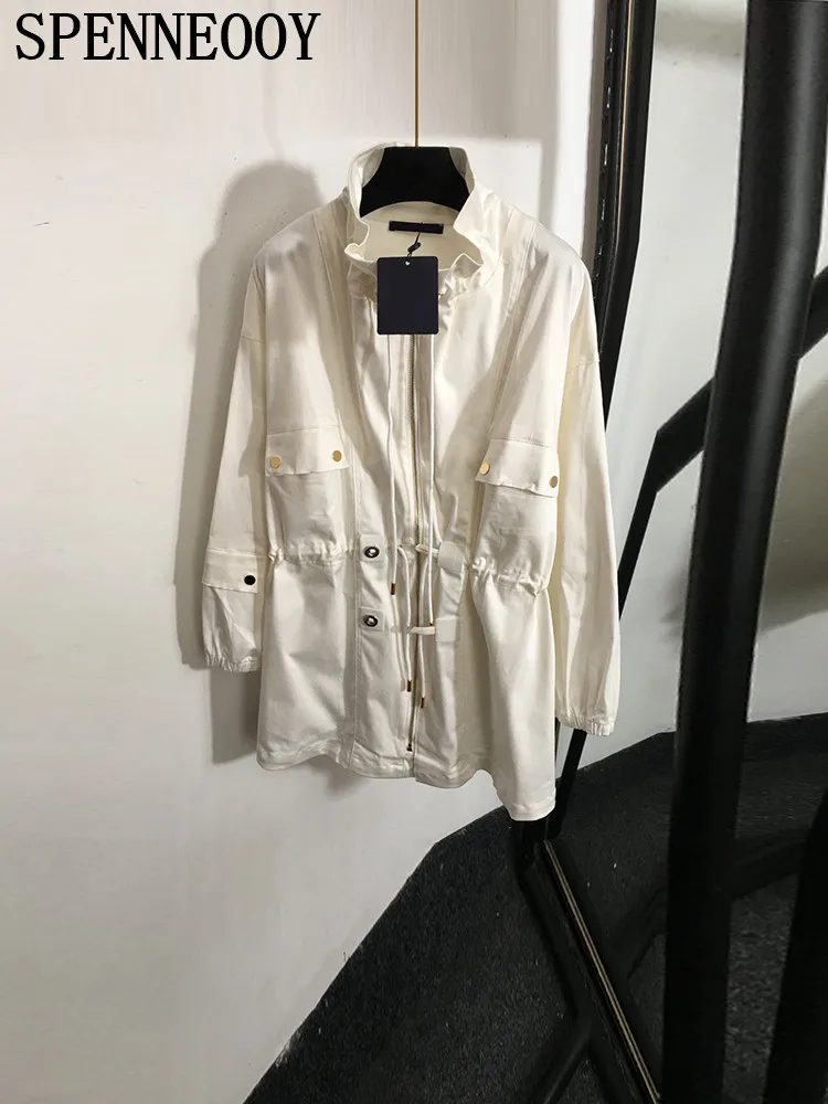 Женская длинная куртка SPENNEOOY подиумная осенняя белого цвета с воротником-стойкой