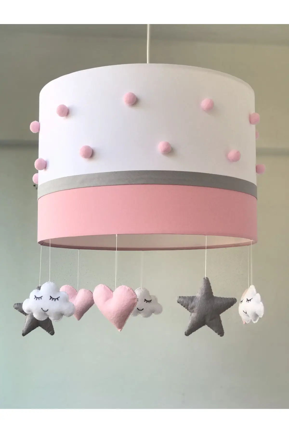

Подвесная люстра для детской комнаты с Розовым помпоном