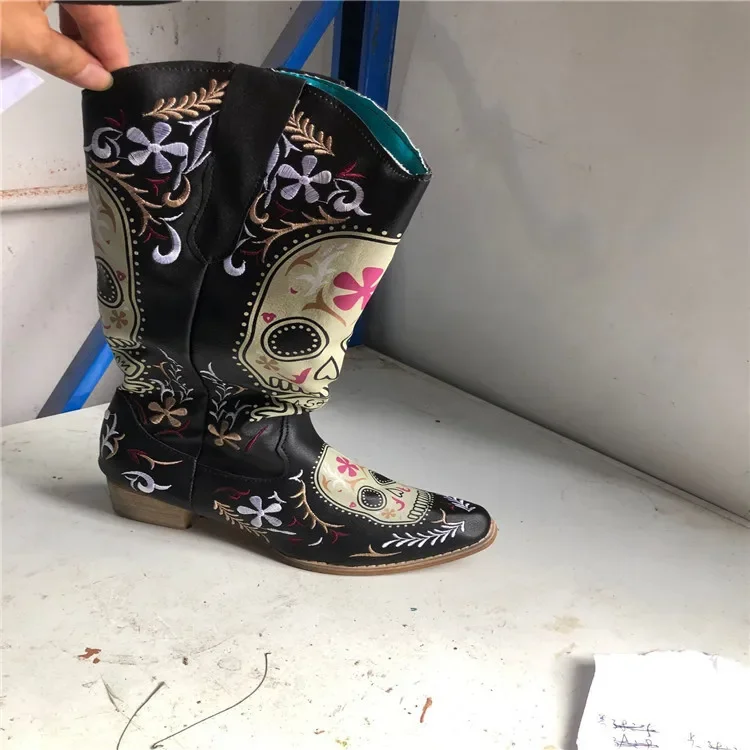 Женские сапоги до бедра с вышивкой в этническом стиле большие размеры 43 Doc Marten на