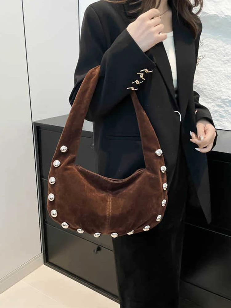 Женские сумки на плечо с заклепками в стиле панк из искусственной замши модная