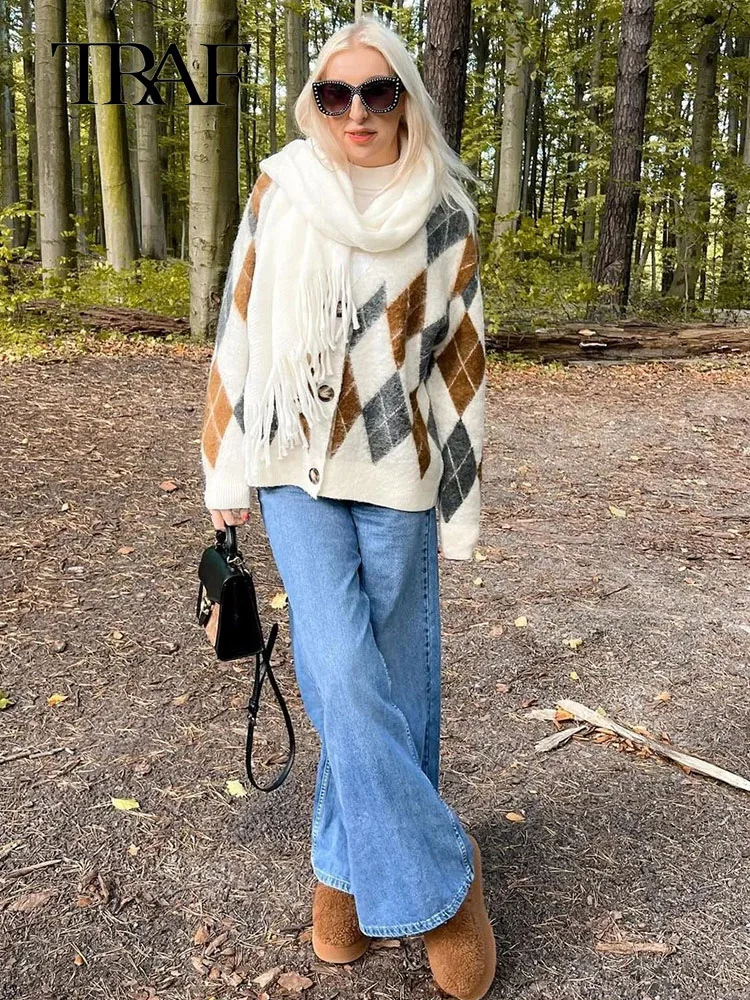 

Женский трикотажный кардиган с круглым вырезом, на осень